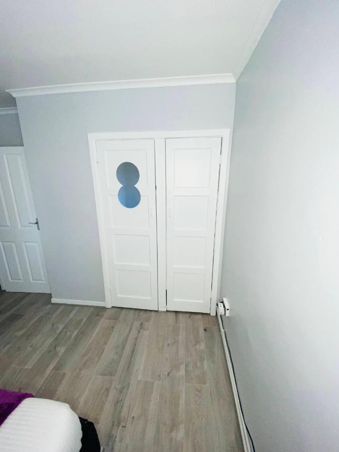 Bright, Spacious, Modern Interior Decor 2 Bedrooms With Amazing Views * Londra